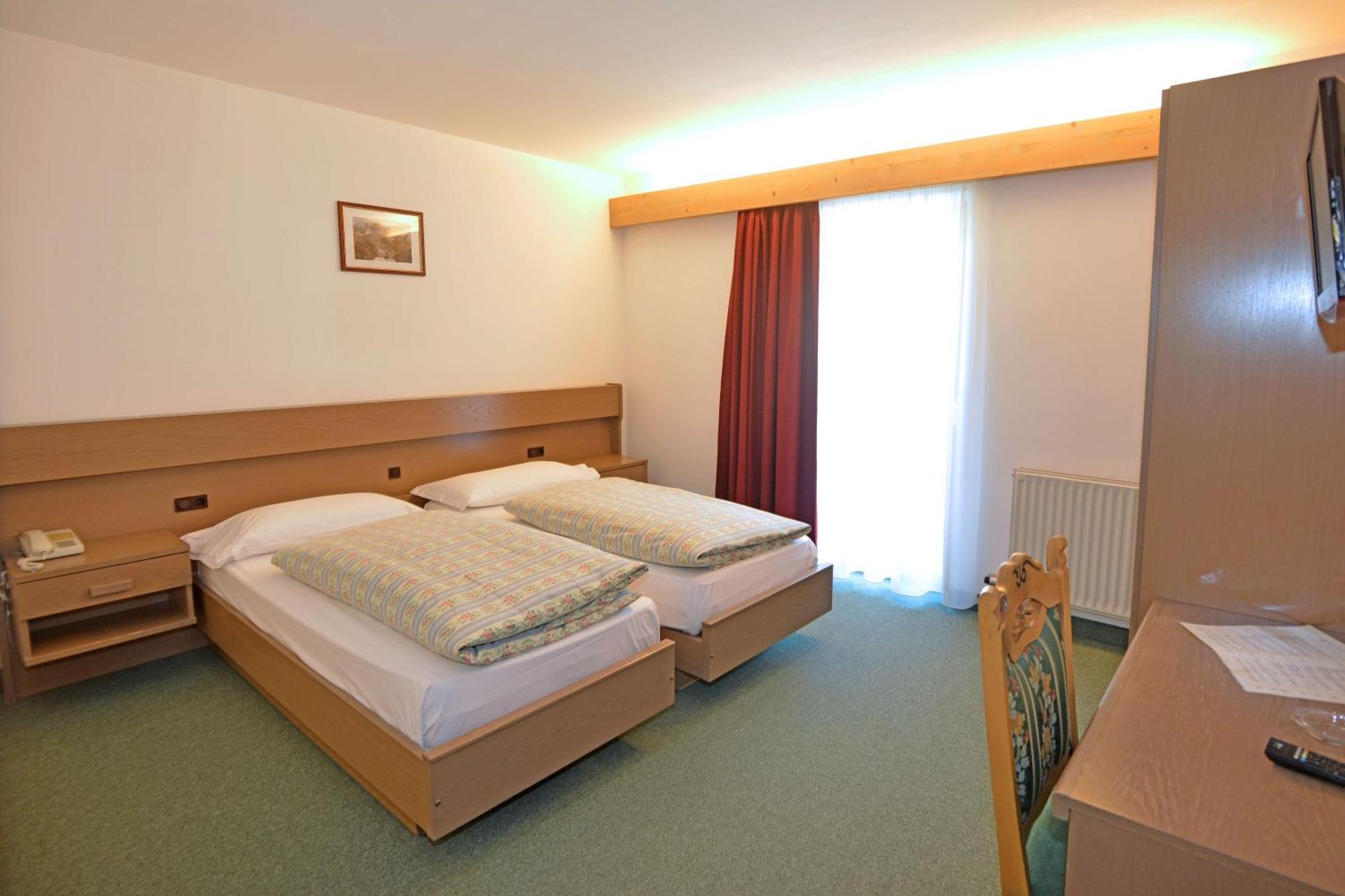 Wellness Hotel Dolomia Soraga di Fassa Exterior foto