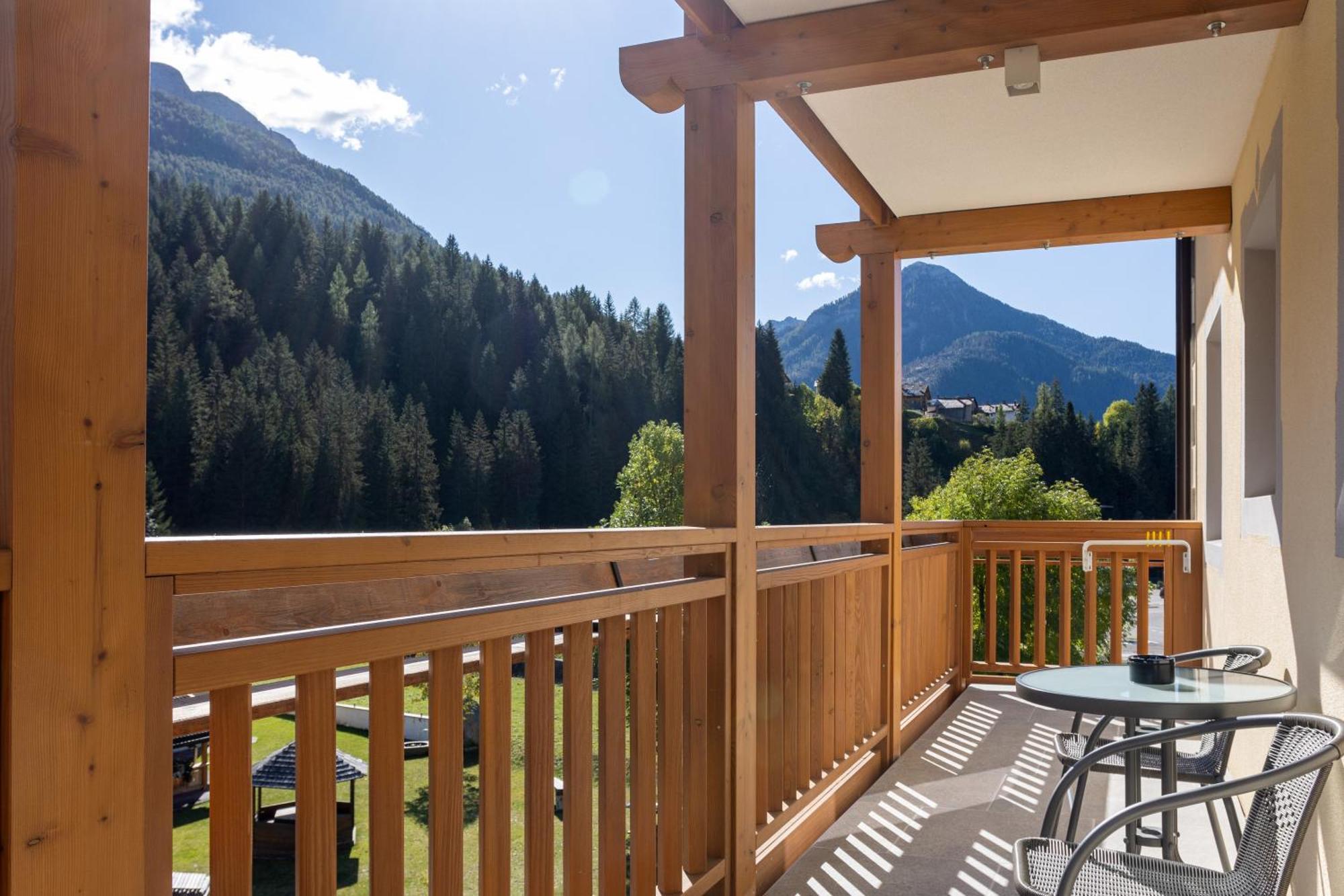 Wellness Hotel Dolomia Soraga di Fassa Exterior foto