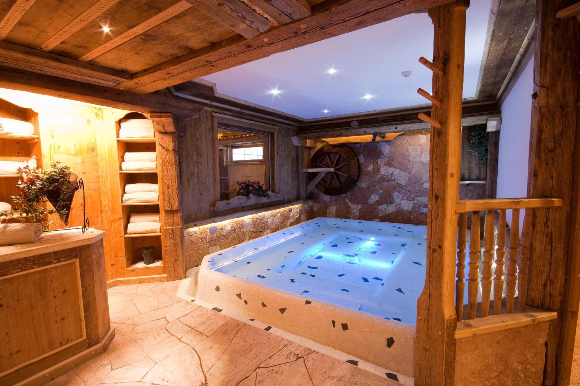 Wellness Hotel Dolomia Soraga di Fassa Exterior foto